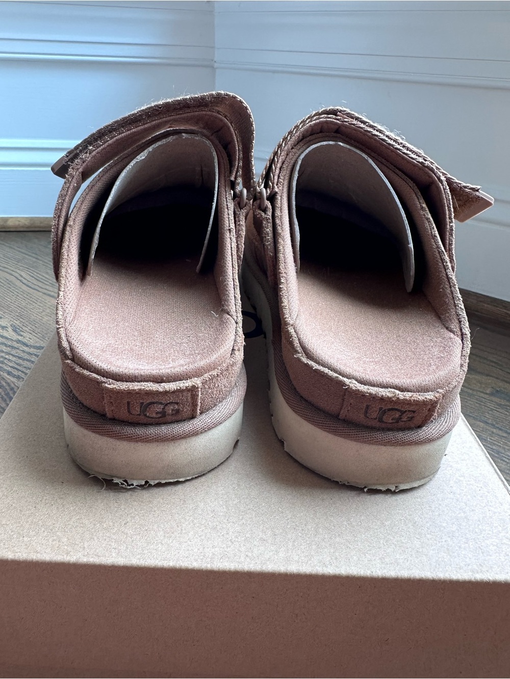 UGG Women's Goldenstar Chestnut Clogs with Strap - Picture 4 of 5
